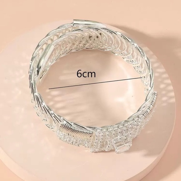 Sparkling Square Shaped Full Rhinestone Spring Open Silver Bracelet - Picture 4 of 4